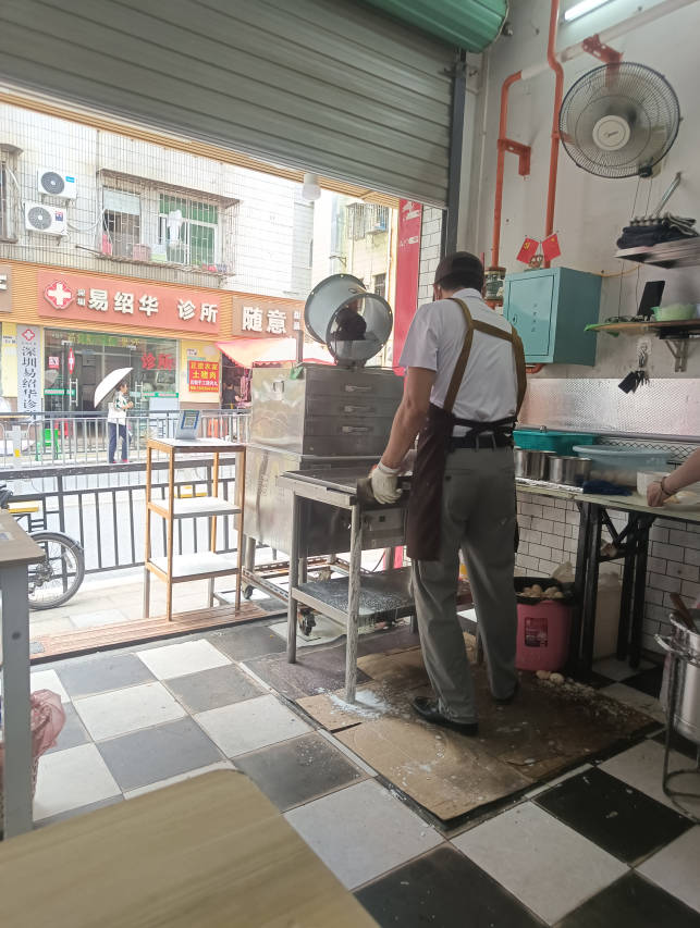 小吃店老板驾照教练